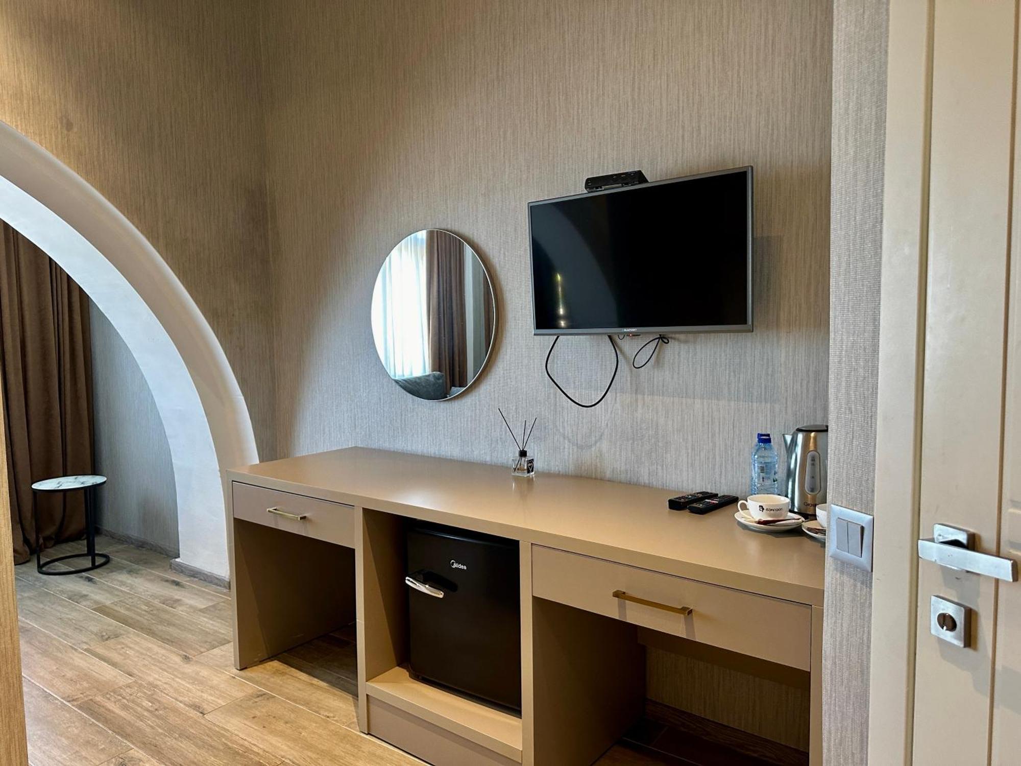 Emerald Hotel Batumi Eksteriør bilde