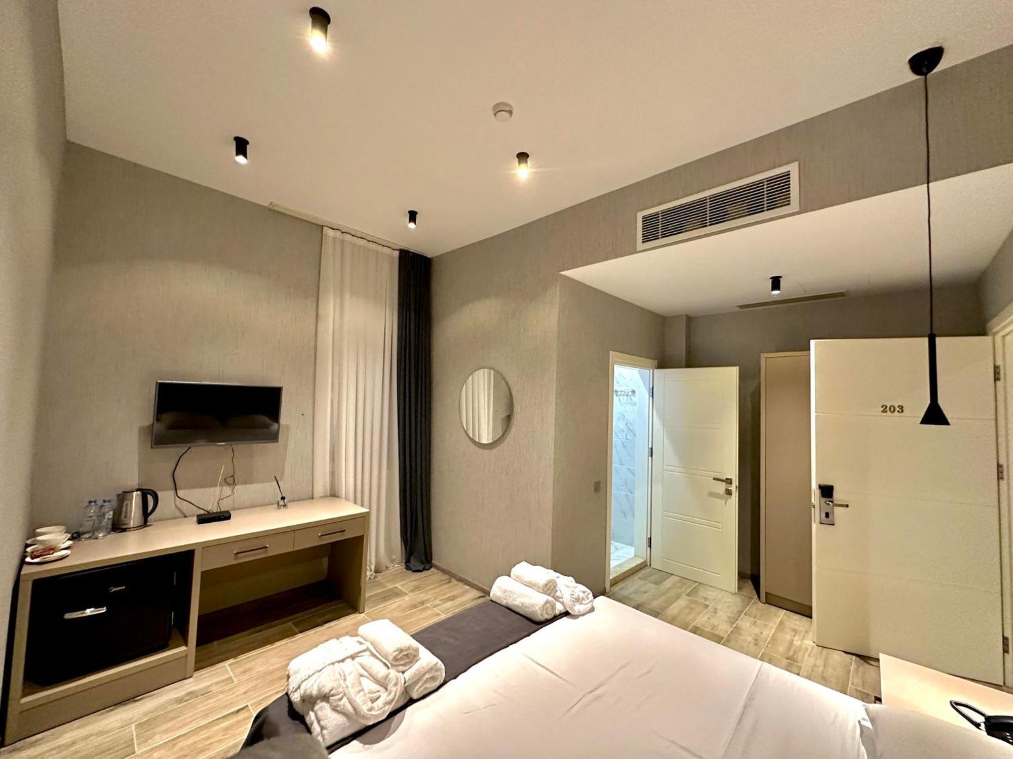 Emerald Hotel Batumi Eksteriør bilde